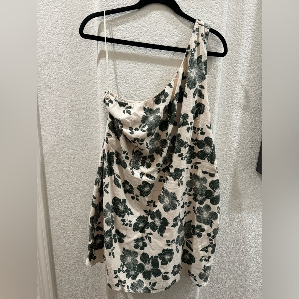 One shoulder dress
